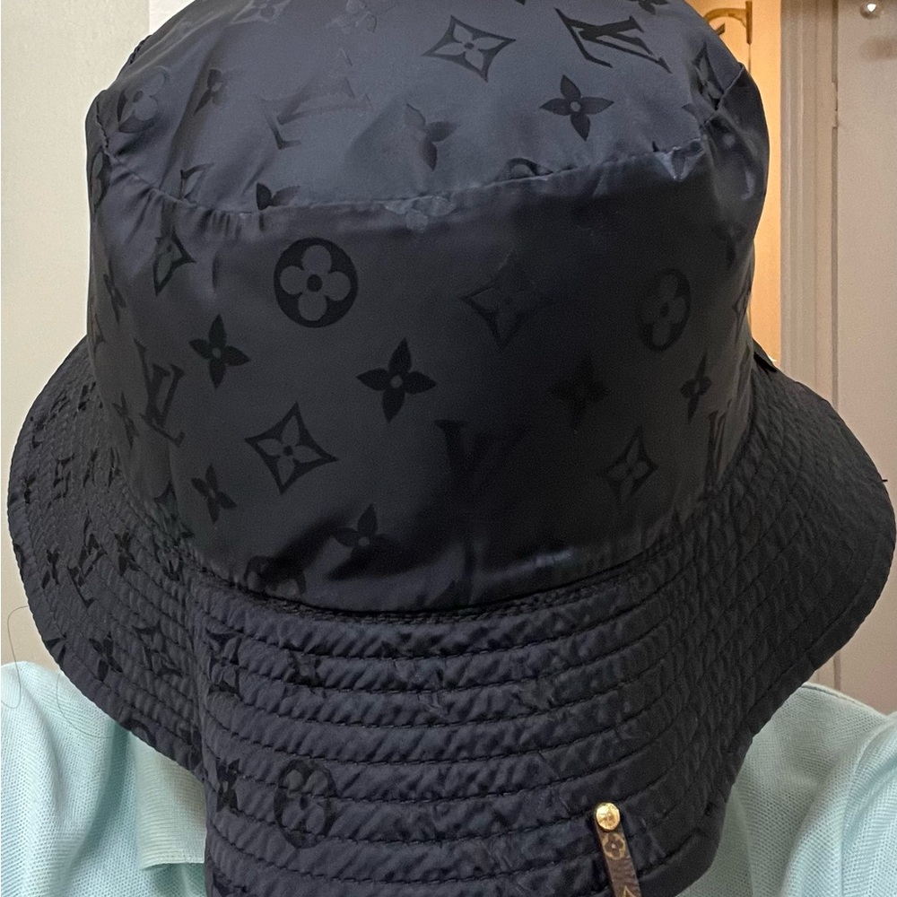 Louis Vuitton Monogram Reversible Bucket Hat - Picture 11 of 11